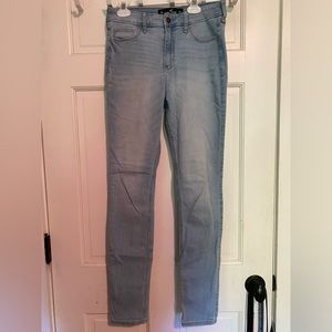 Light wash, high waisted, hollister skinny jeans.